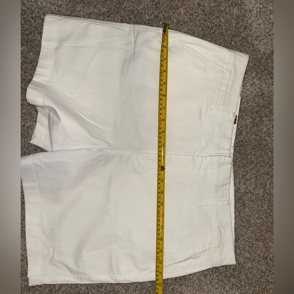 MAKE AN OFFER!   Anne Klein White Bermuda Shorts - Picture 5 of 6